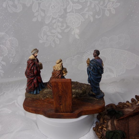 Christmas Ceramic Nativity Mary Joseph Jesus and the three king's TWO Piece. - Picture 14 of 16